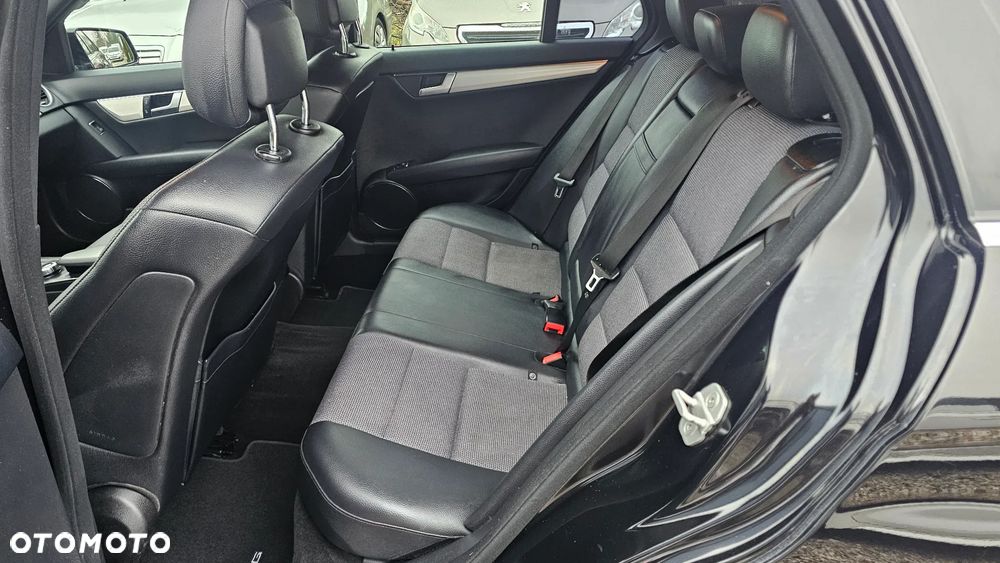 Mercedes-Benz Klasa C 250 (BlueEFFICIENCY) 7G-TRONIC Avantgarde - 23