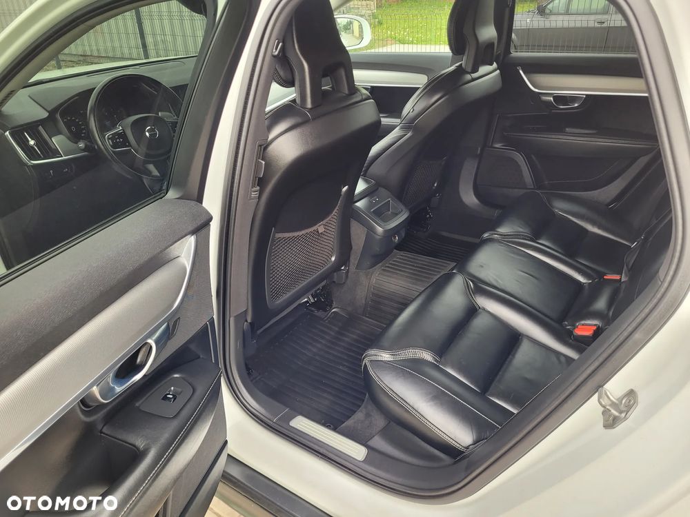 Volvo V90 Cross Country - 14