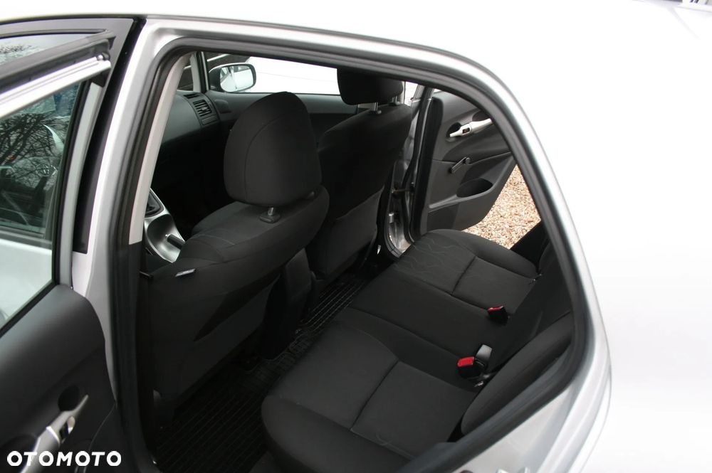 Toyota Auris 1.33 VVT-i - 14