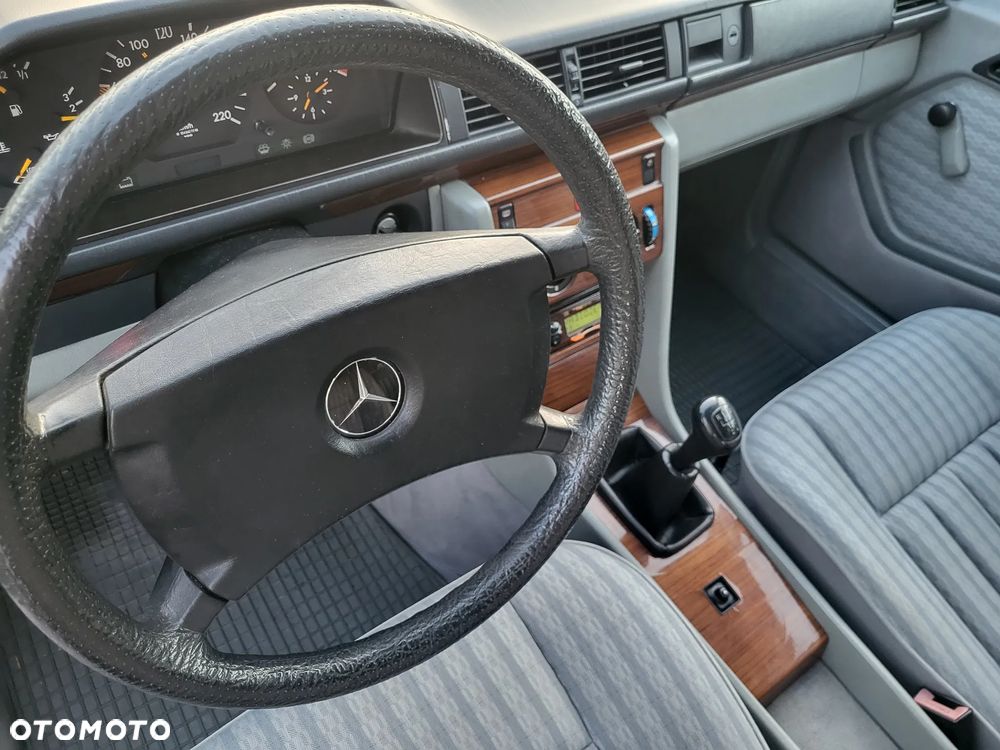 Mercedes-Benz W124 (1984-1993) - 24