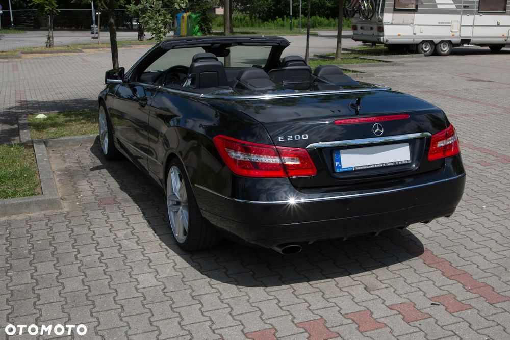 Mercedes-Benz Klasa E 200 CGI BlueEFFICIENCY Automatik Elegance - 9