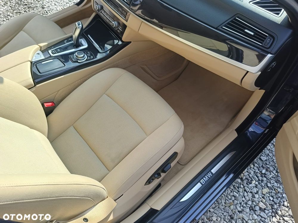 BMW Seria 5 520d Luxury Line - 12