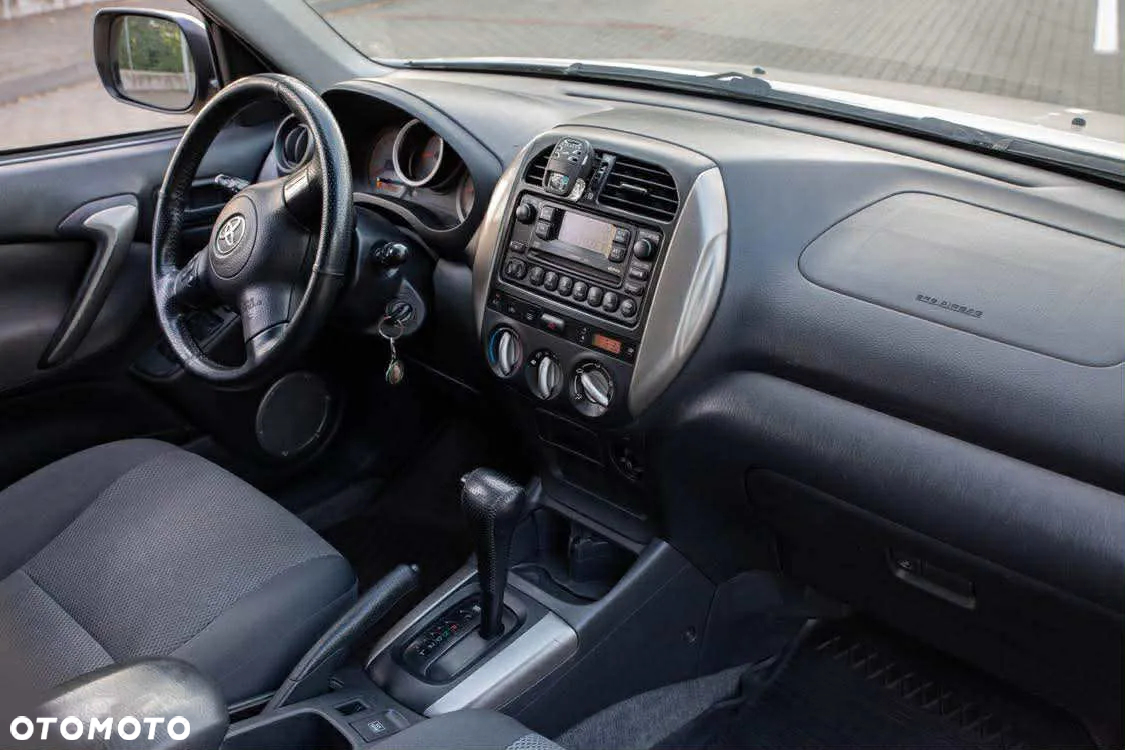 Toyota RAV4 - 10