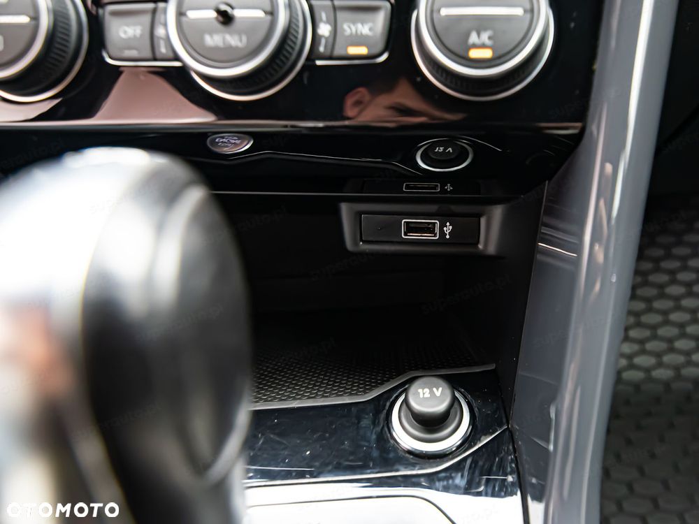 Volkswagen T-Roc - 19