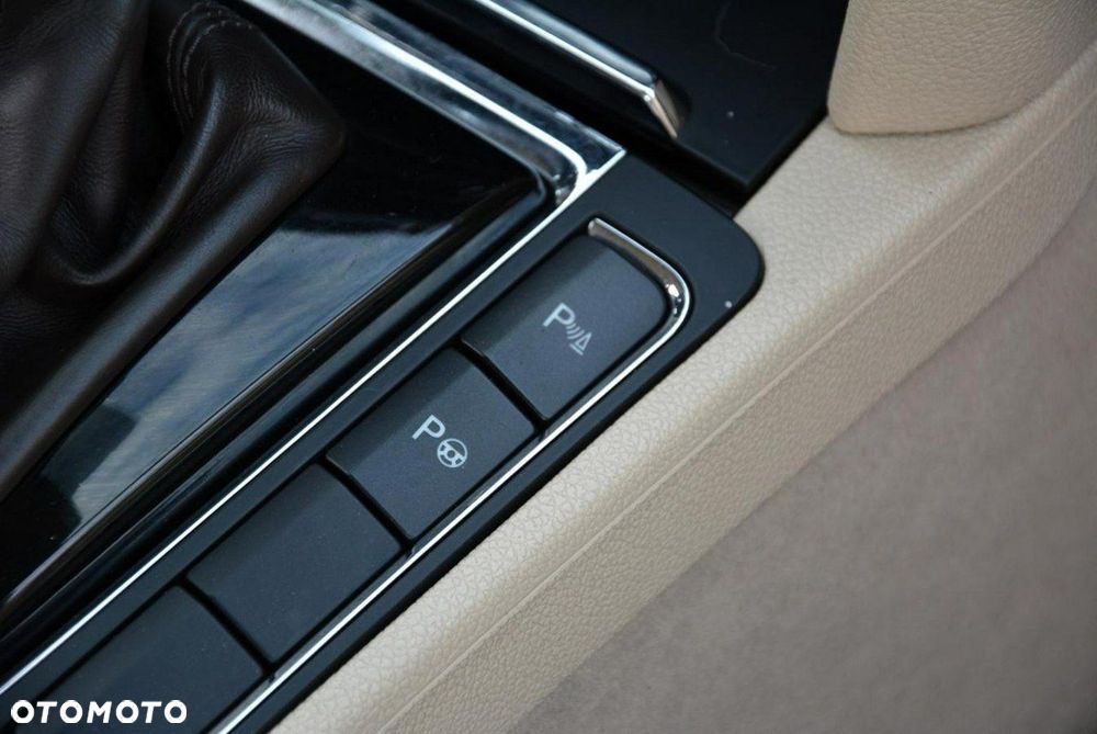 Skoda Superb 2.0 TDI DSG L&K - 33