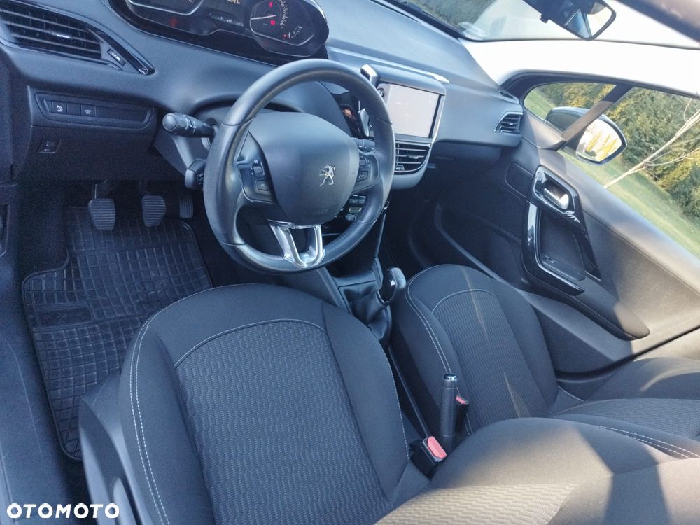 Peugeot 208 1.2 PureTech GPF Allure S&S - 10