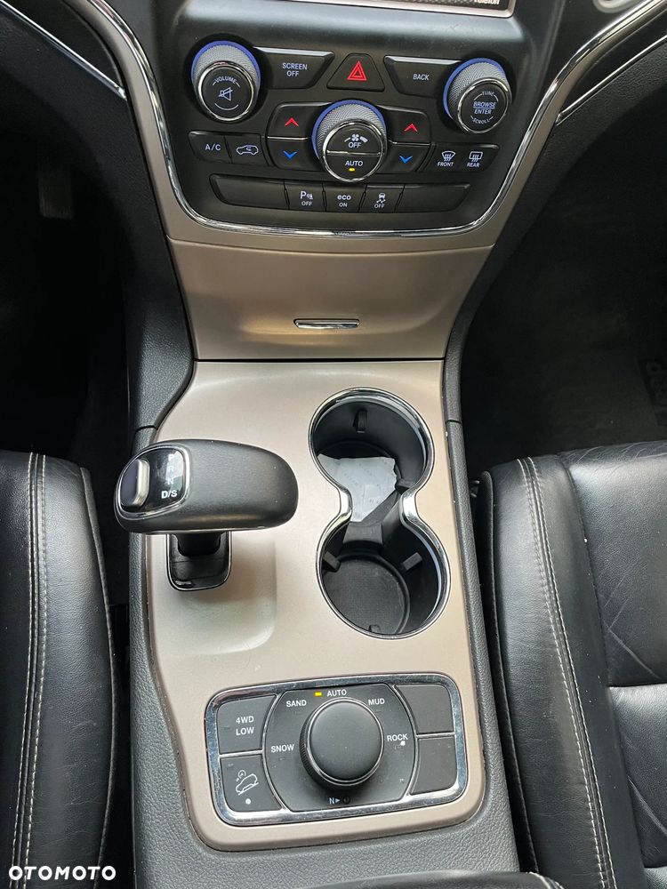 Jeep Grand Cherokee - 38