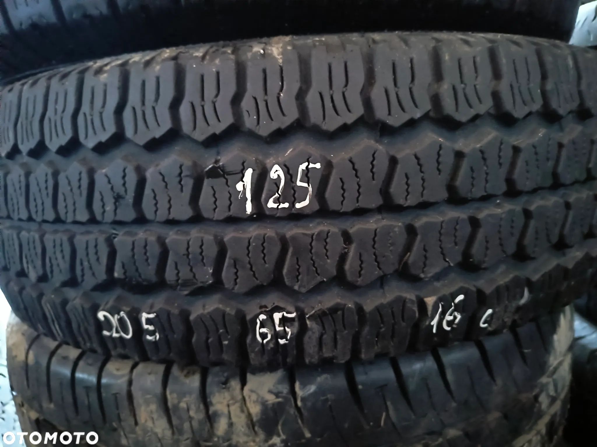 Maxxis 205/65/16c nr 125 - 1