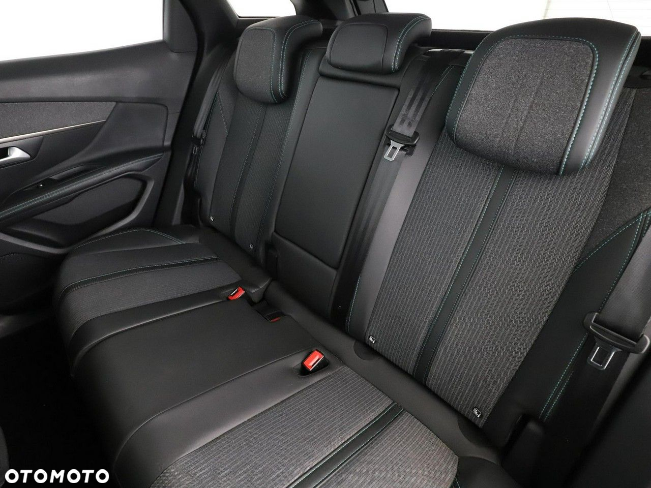 Peugeot 3008 PureTech 130 Stop & Start GPF EAT8 Allure Pack - 17