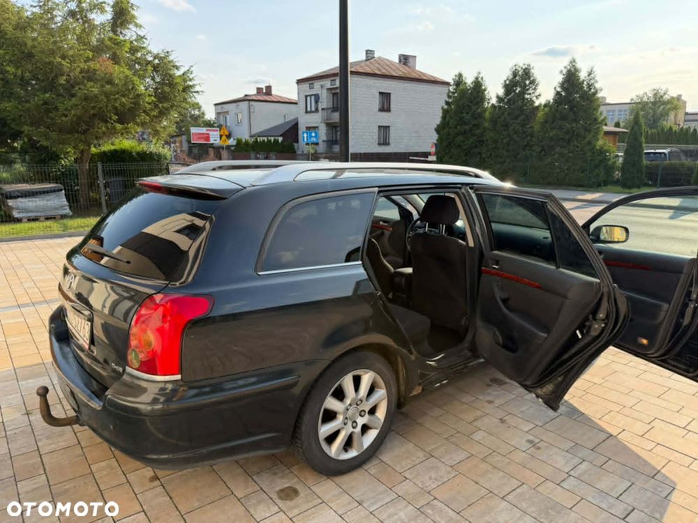 Toyota Avensis - 2