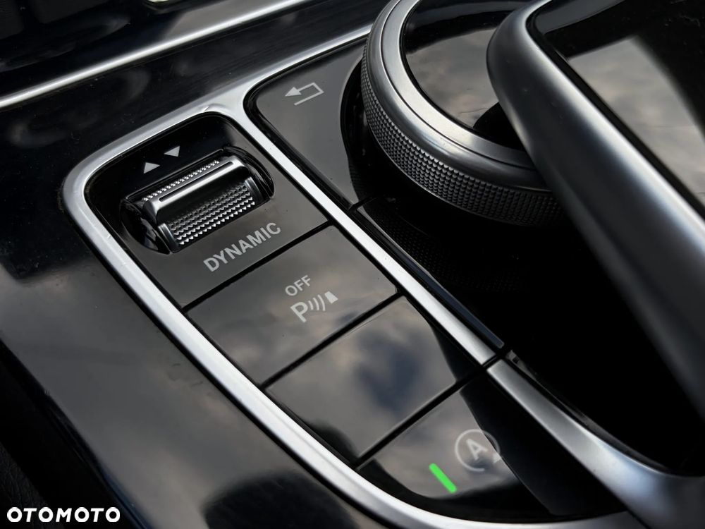 Mercedes-Benz Klasa C 180 9G-TRONIC AMG Line - 36