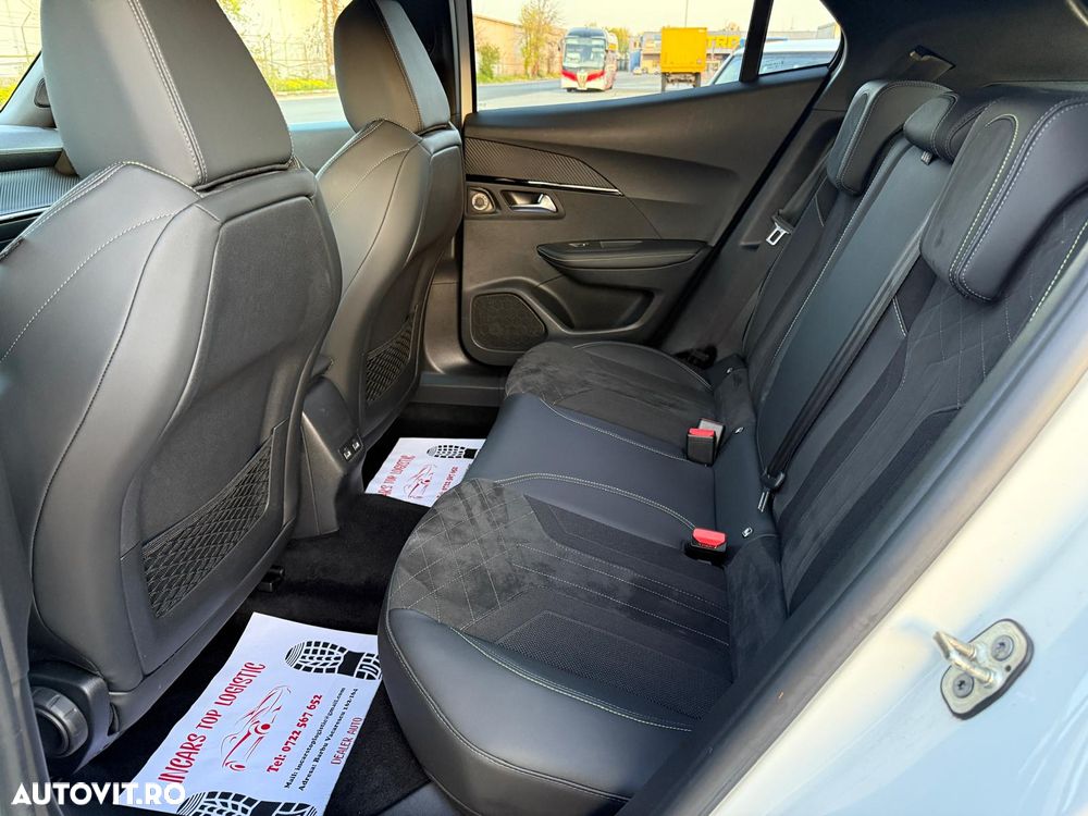 Peugeot 2008 PureTech 130 EAT8 GT Pack - 27