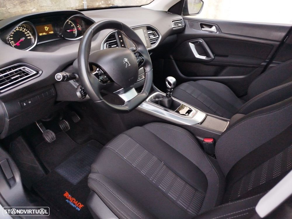 Peugeot 308 SW 1.2 PureTech Allure J17 - 22