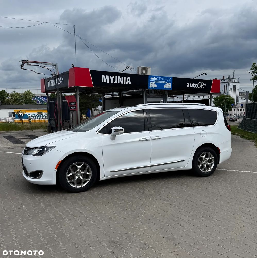 Chrysler Pacifica - 3