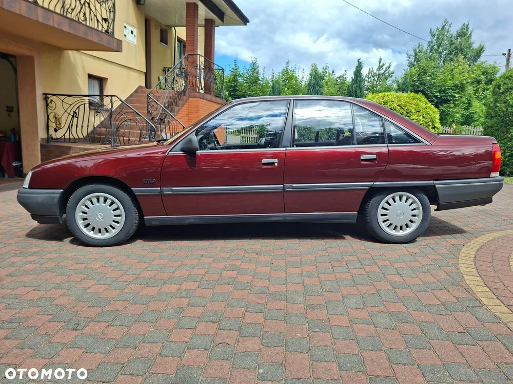Opel Omega 2.4i GL - 2