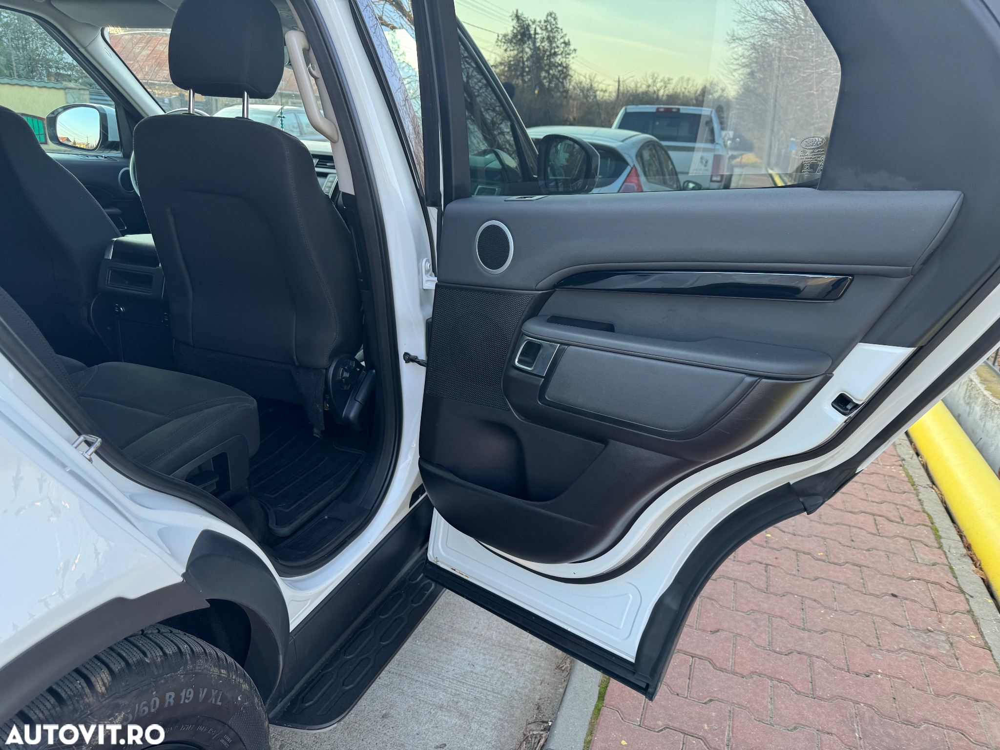 Land Rover Discovery 2.0 L TD4 SE - 18