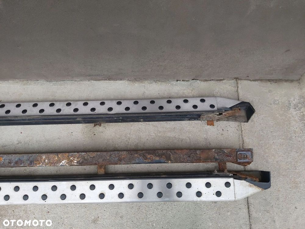 Toyota Rav4 III 2006 - 2012r stopnie progowe progi - 2