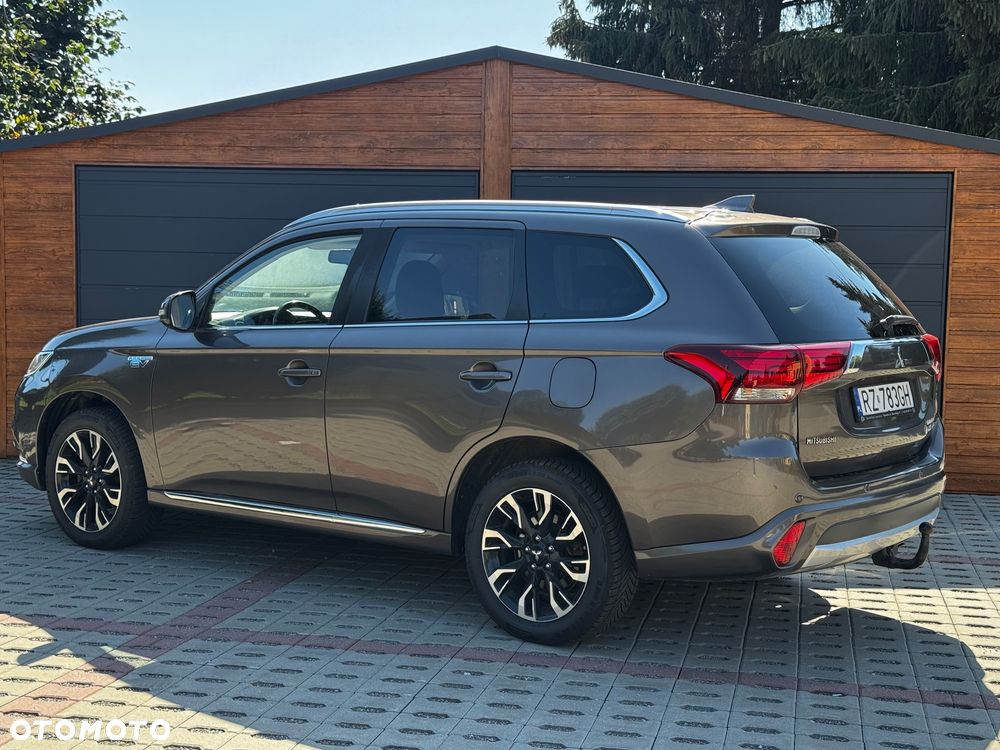 Mitsubishi Outlander - 3