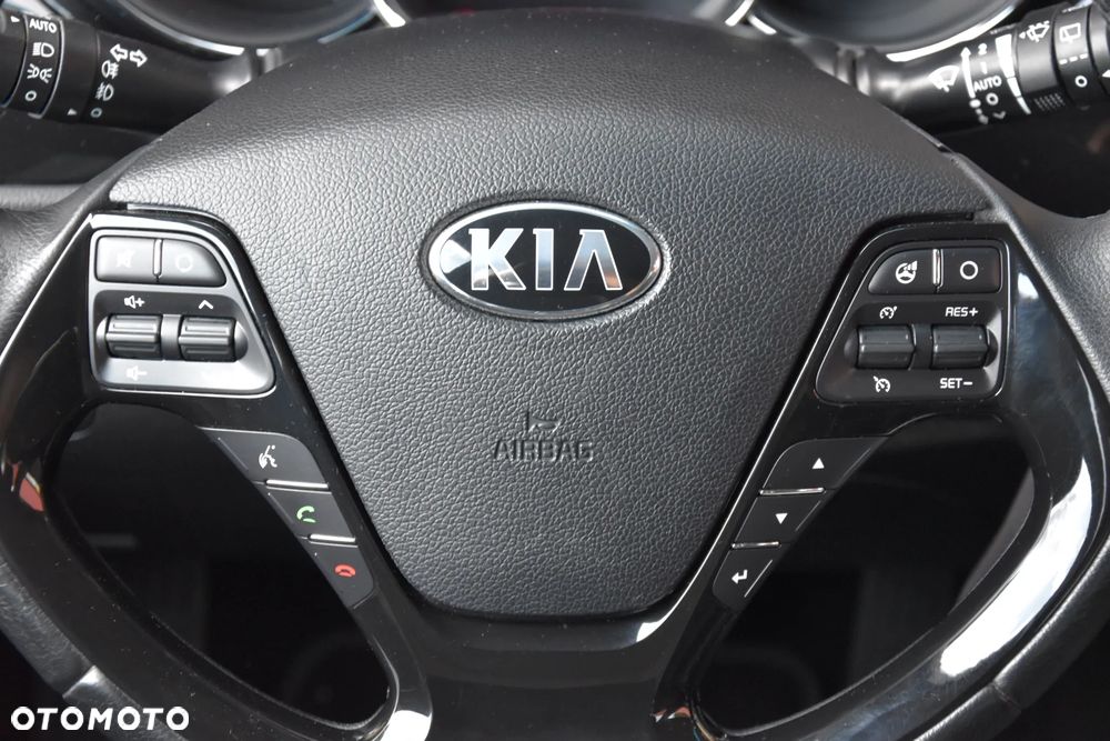 Kia Ceed 1.4 CVVT Dream-Team Edition - 26
