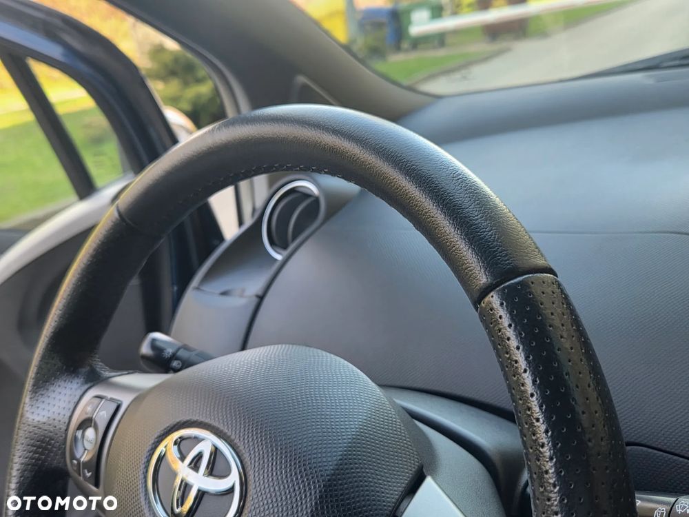 Toyota Yaris 1.33 VVT-i Executive - 31