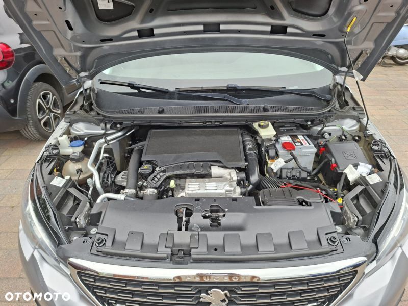 Peugeot 308 PureTech 130 GPF EAT8 Stop & Start Allure Business-Paket - 16