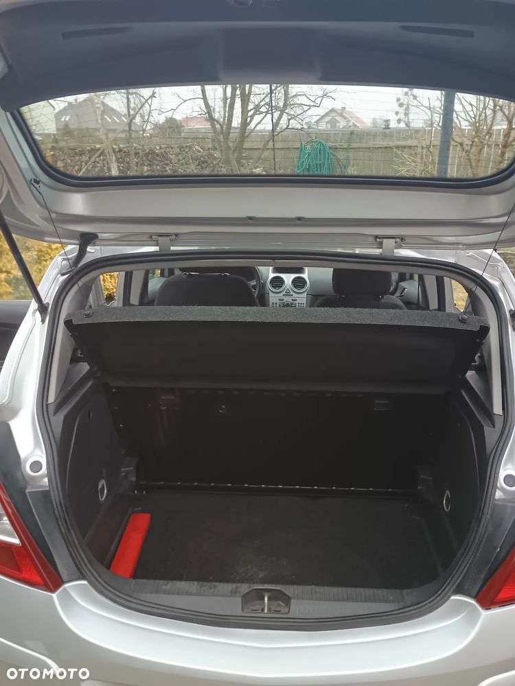 Opel Corsa 1.2 16V Cosmo - 11