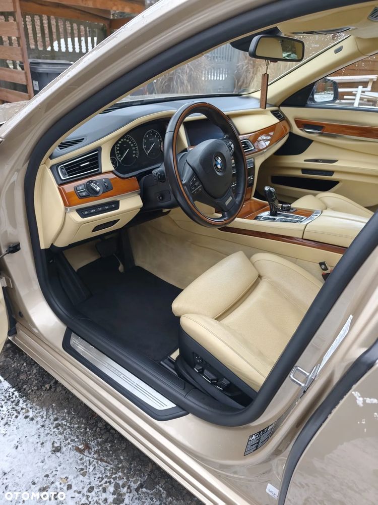 BMW Seria 7 750Li xDrive - 10