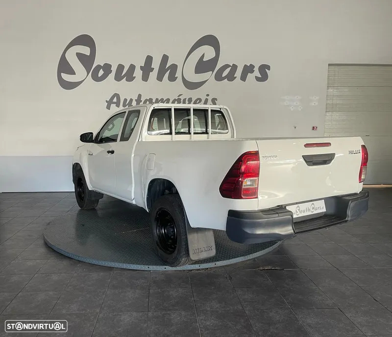 Toyota Hilux 2.4 D-4D 2WD CD - 6