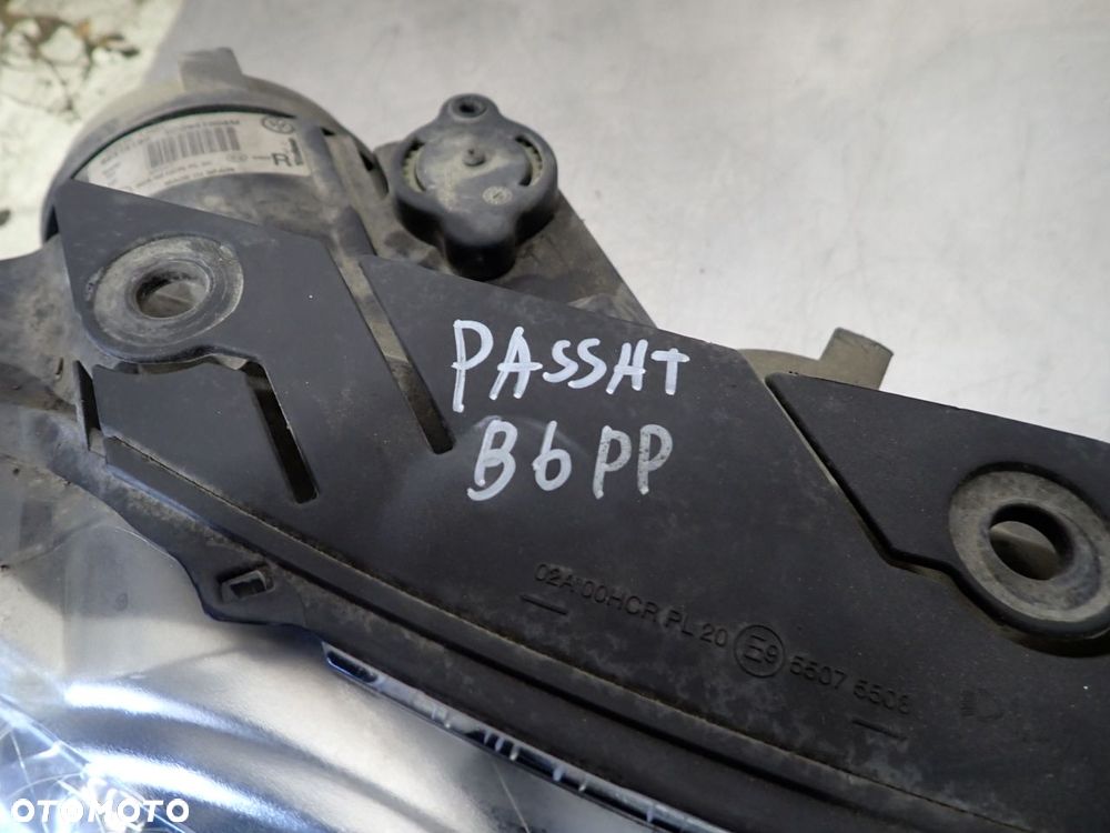 LAMPA PRAWA PRZEDNIA VOLKSWAGEN PASSAT B6 3C0941006M - 2