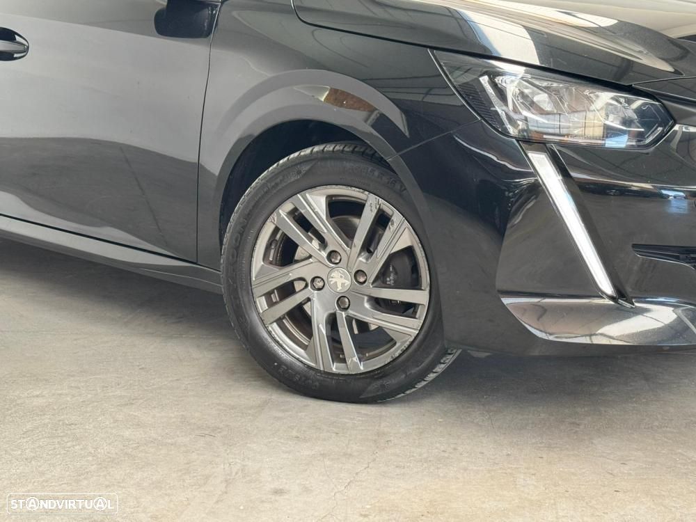 Peugeot 208 - 6