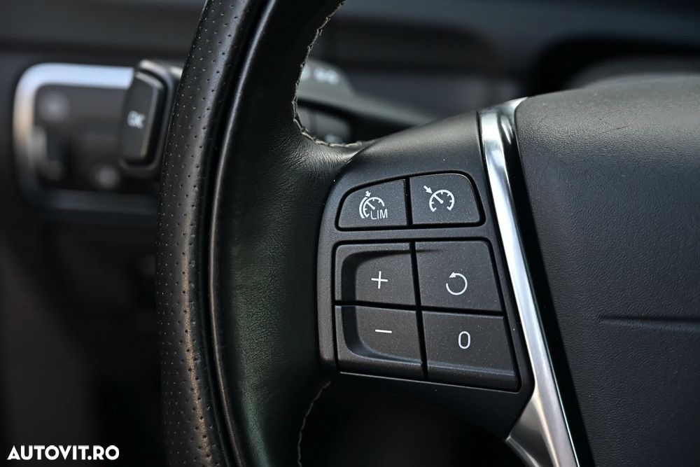 Volvo V60 D6 Plug-In-Hybrid AWD Geartronic Summum - 18