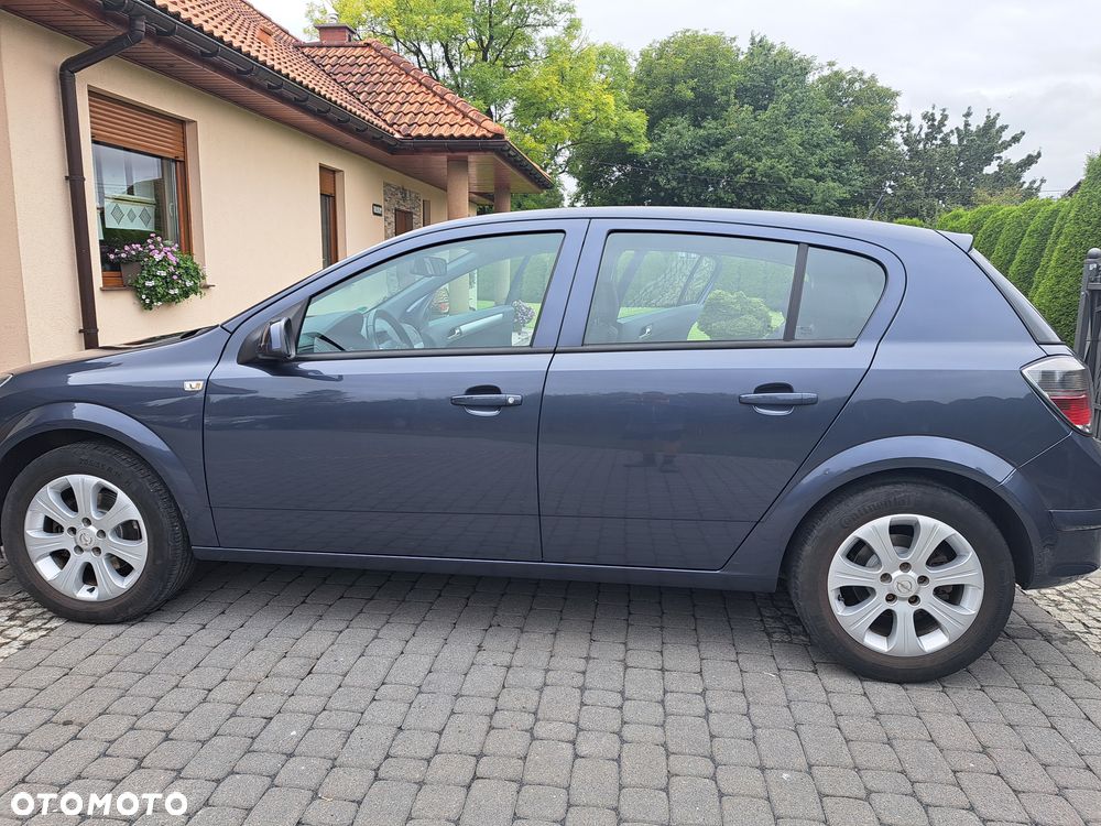 Opel Astra 1.6 Design Edition - 15