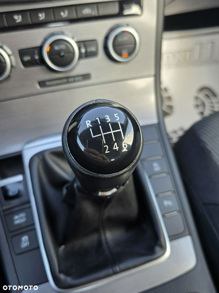 Volkswagen Passat - 28