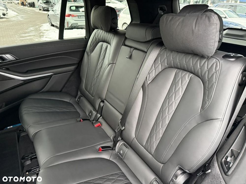 BMW X7 - 25