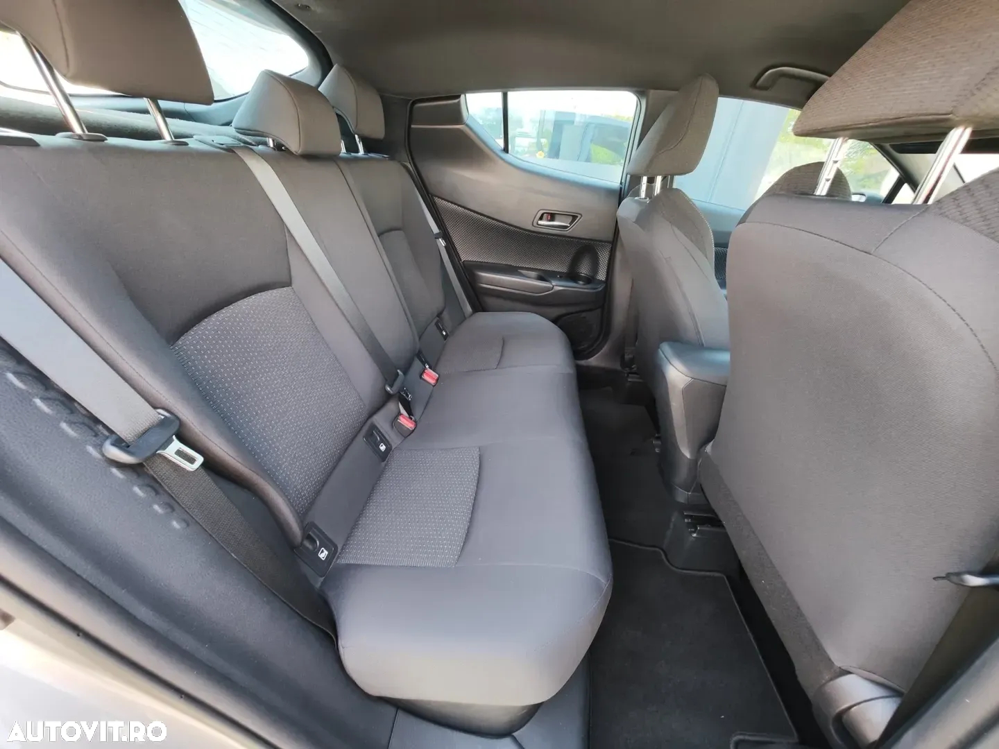 Toyota C-HR 1.8 Hybrid Business Edition - 25