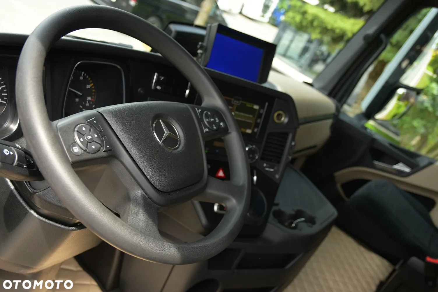Mercedes-Benz ACTROS - 13
