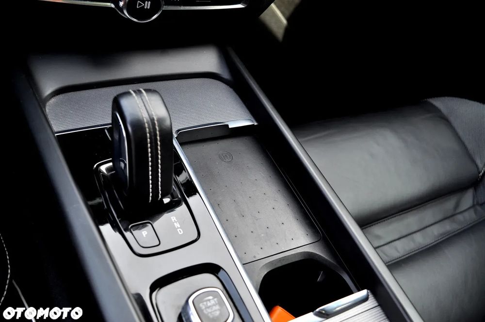 Volvo XC 60 T6 AWD Recharge Geartronic RDesign - 35
