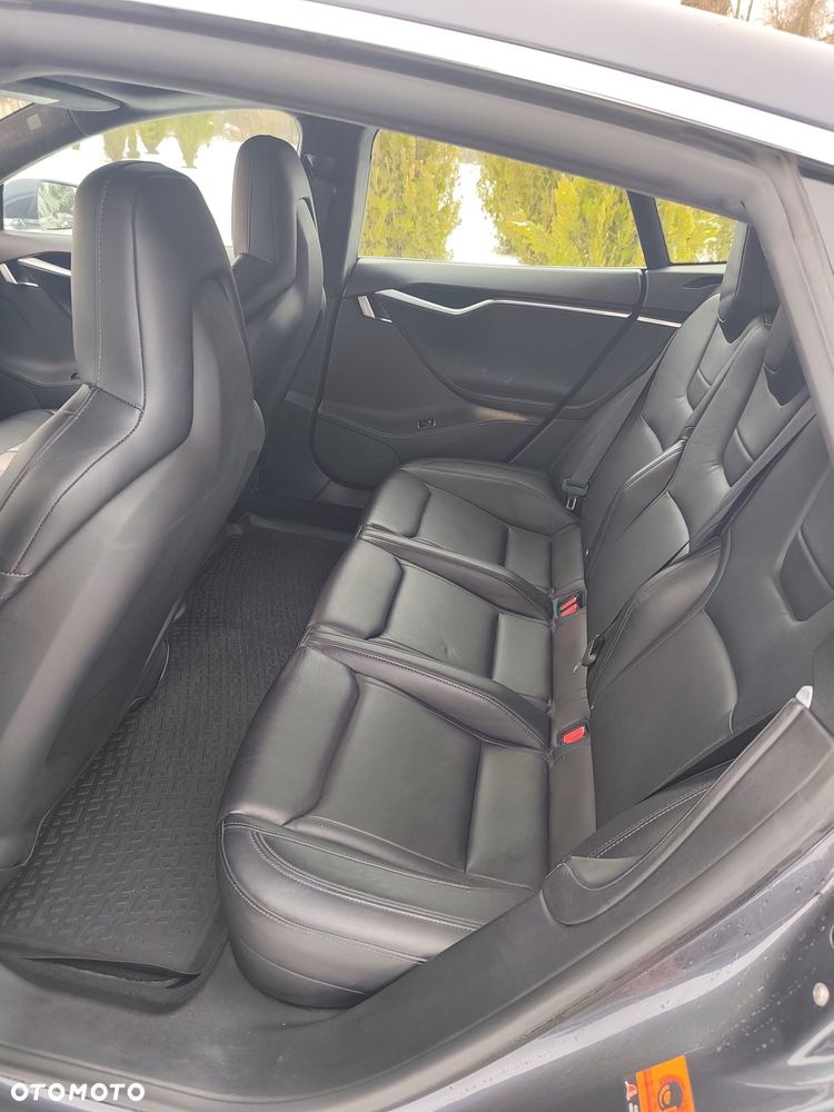 Tesla Model S D Performance - 8