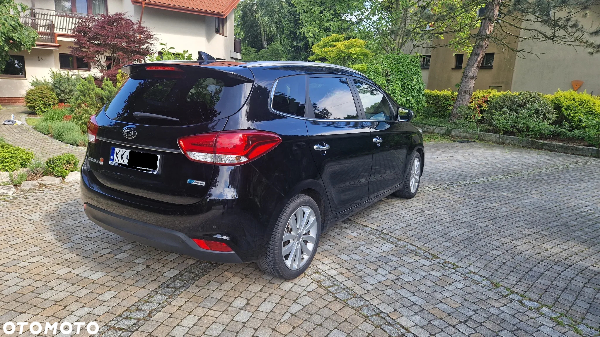 Kia Carens - 2