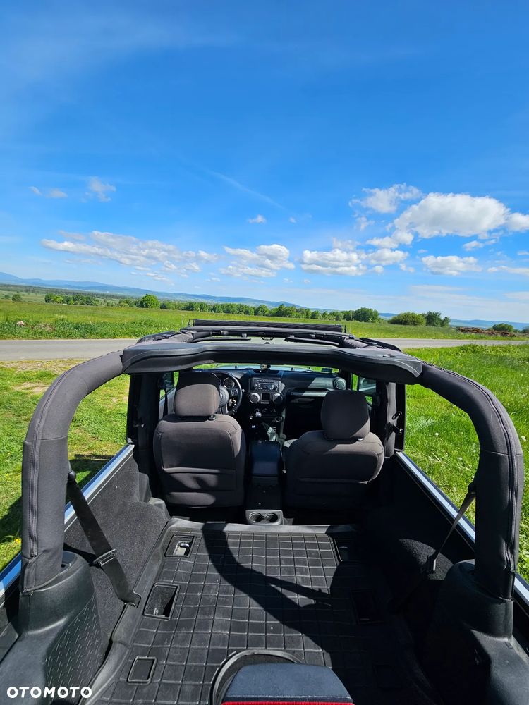 Jeep Wrangler - 12