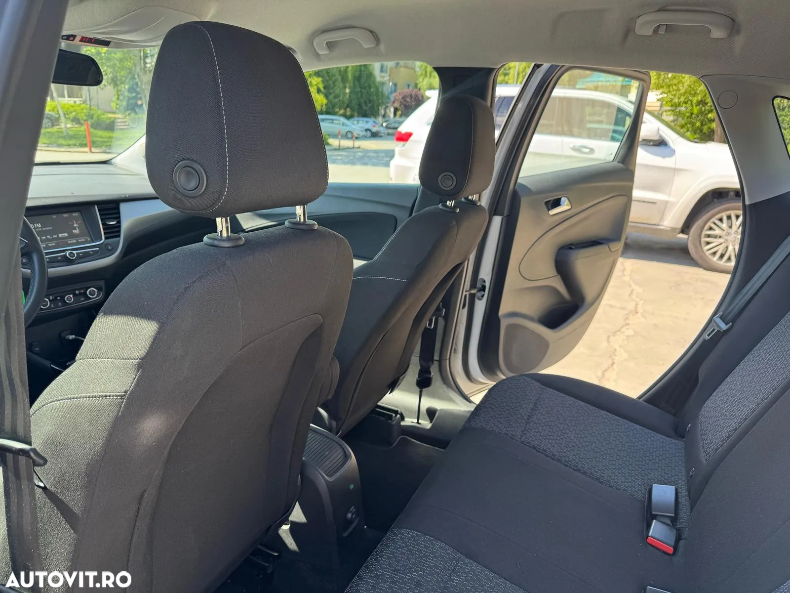 Opel Crossland X 1.2 Design Line - 11