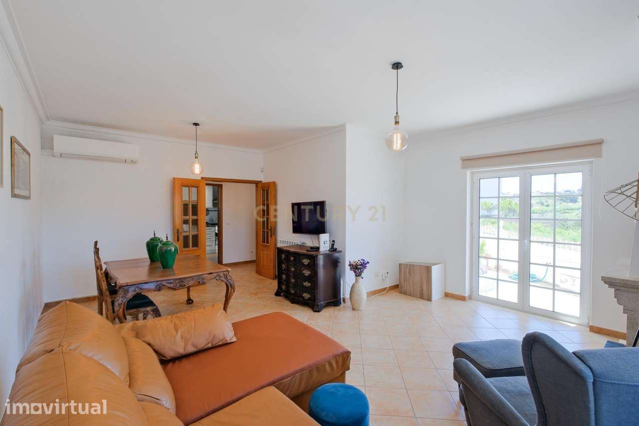Moradia Bi Familiar com Gragem de 100m2, Sotão e Espaço Exterior| Quin - Grande imagem: 3/26