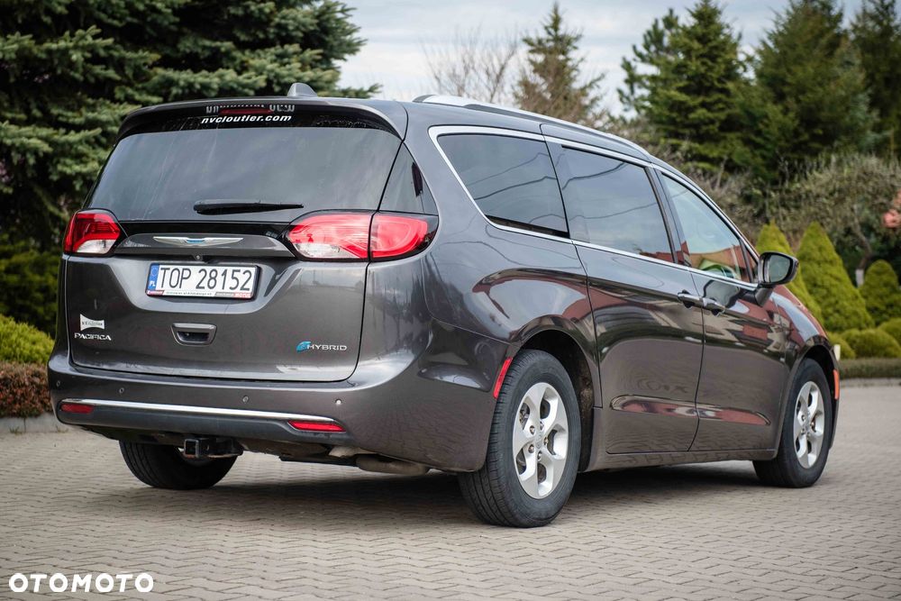 Chrysler Pacifica - 17