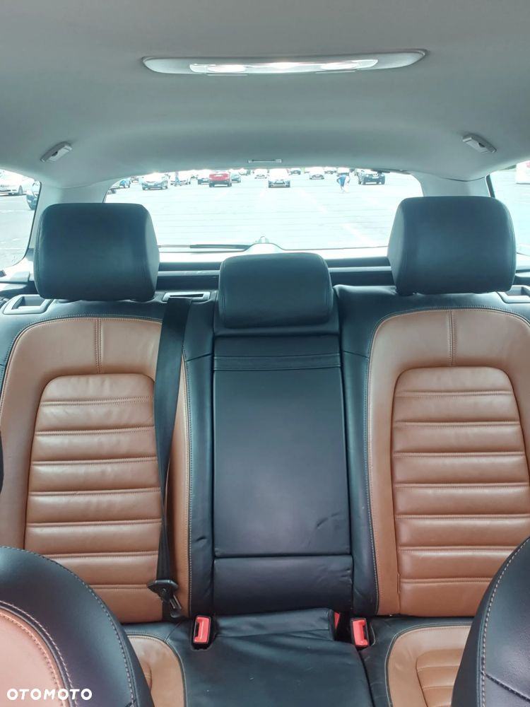 Volkswagen Passat Variant 2.0 TDI 4Motion DSG BlueMotion Tech R-Line - 18