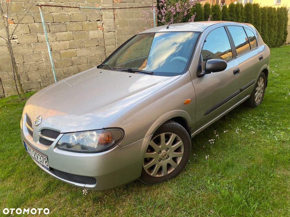 Nissan Almera 1.5 Base - 1