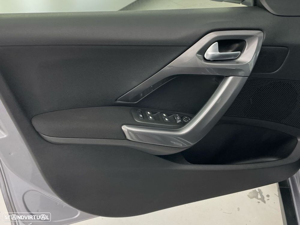 Peugeot 2008 1.2 PureTech Access - 17