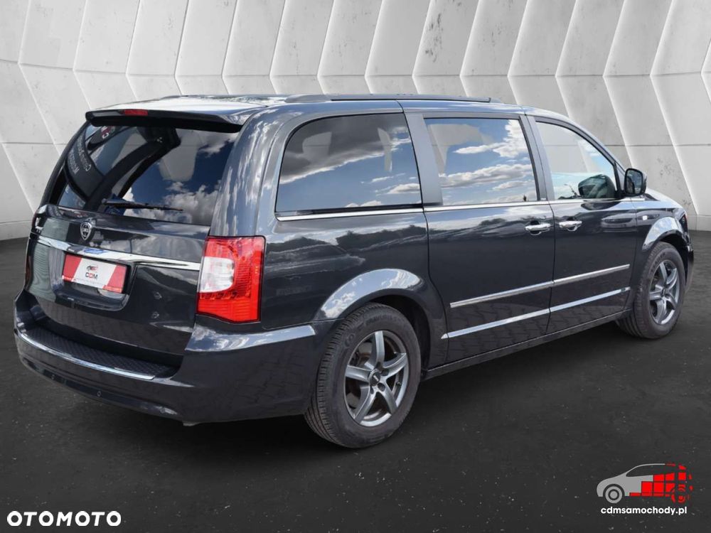 Lancia Voyager - 10