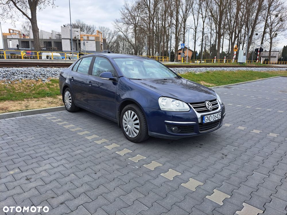 Volkswagen Jetta 1.6 Comfortline - 11