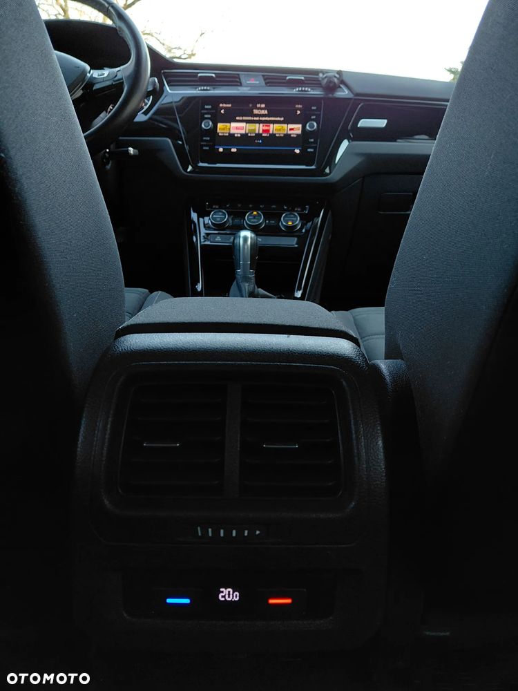 Volkswagen Touran - 30