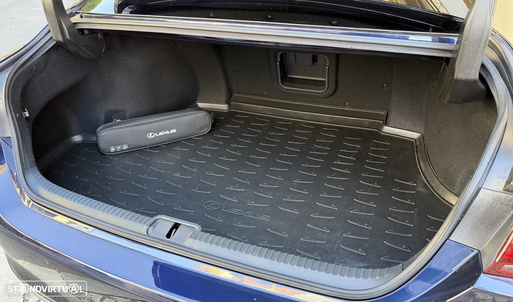 Lexus ES 300h Luxury+ - 38